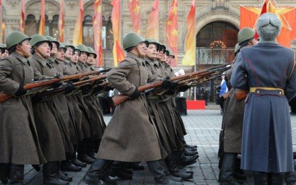 У Москві відтворили легендарний парад 7 листопада 1941 року / © AFP