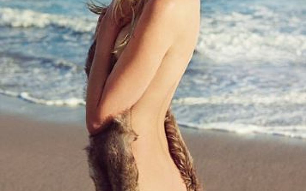 Відома супермодель Лара Стоун знялась практично голою у відвертій фотосесії для журналу GQ / © 