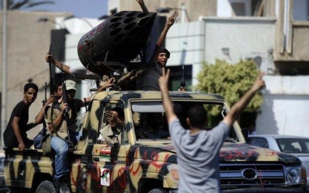 Наступ лівійських повстанців на Тріполі: захоплено більшу частину лівійської столиці, центральну площу міста і державне телебачення. / © AFP