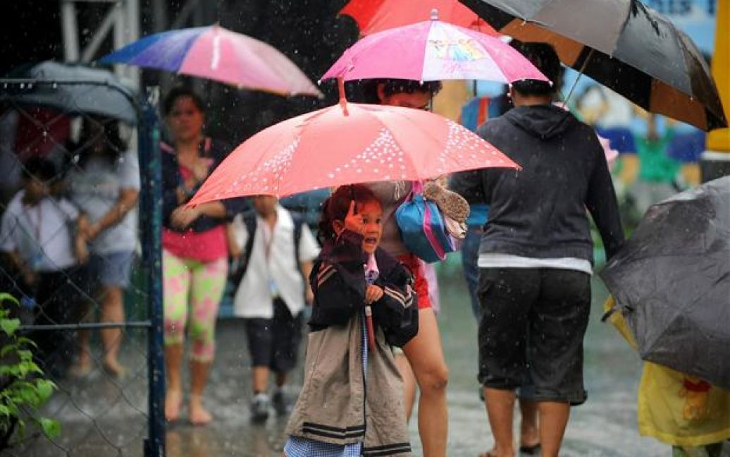 На східне узбережжя Філіппін обрушився потужний тайфун Несат / © AFP