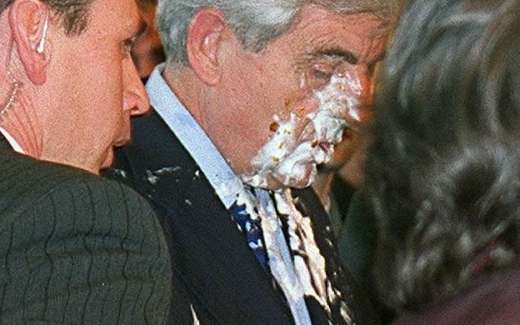 Кандидату в президенти Франції кинули в обличчя торт / © telegraph.co.uk