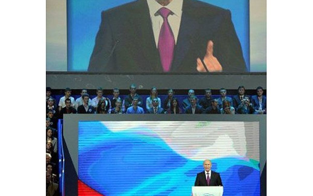 Путін погодився на пропозицію Мєдвєдєва і висловив надію, що чинний президент Росії після його перемоги на президентських виборах очолить уряд. / © AFP