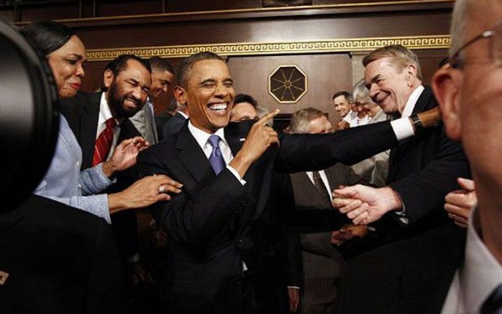 США, Вашингтон. Президент США Барак Обама прибуває на спільне засідання конгресу у Вашингтоні. Обама представив план, який, за його словами, має стати "поштовхом" для економіки і полегшить становище нації перед глибокою економічною та політичною кризою. / © AFP