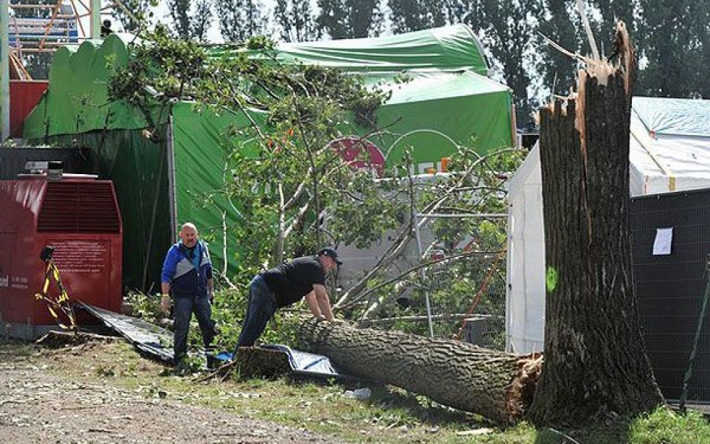 Через потужний ураган, який пронісся над музичним фестивалем Pukkelpop в Бельгії, п&rsquo;ятеро людей загинули, близько 40 отримали поранення. / © 