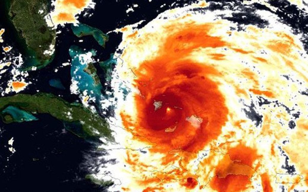На США насувається ураган Айрін, який, на думку фахівців, стане найпотужнішим за останні 15 років. / © AFP