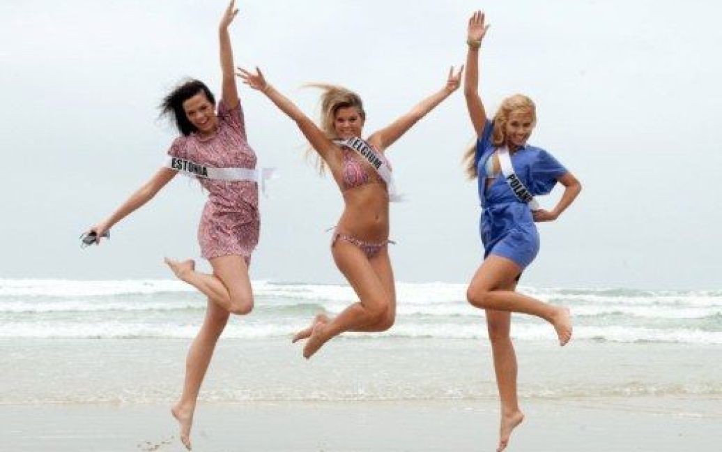 Учасниці конкурсу "Міс Всесвіт" провели у Сан-Пауло фотосесію у купальниках. / © AFP
