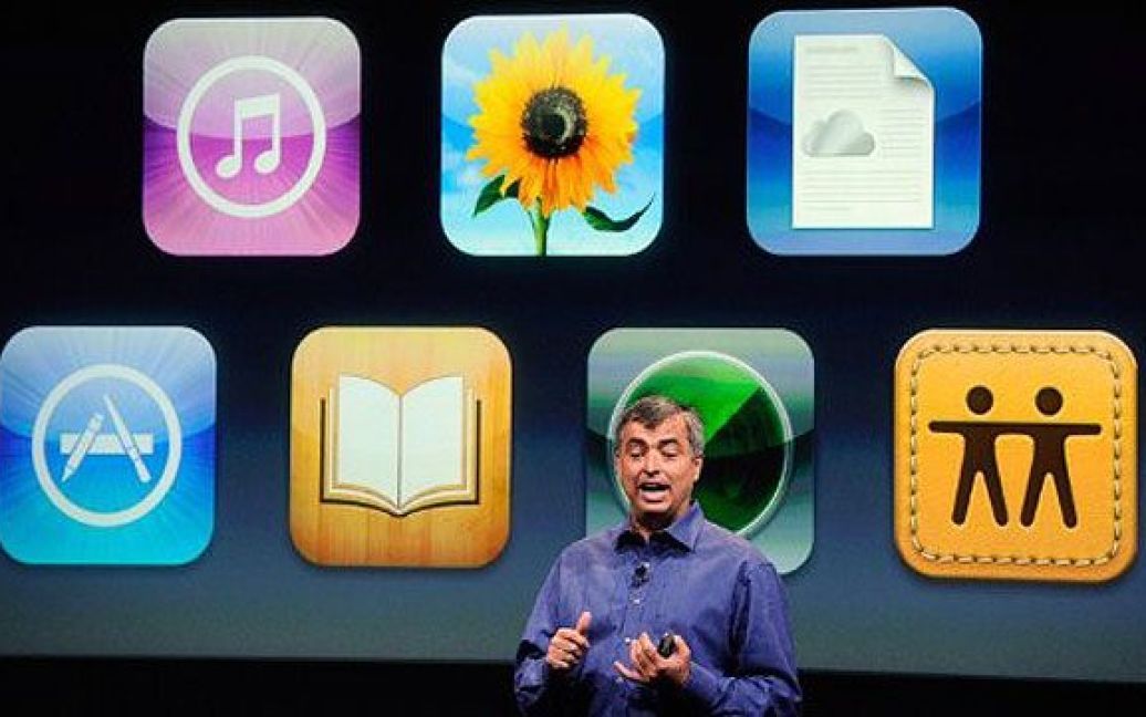 Компанія Apple на прес-конференції в Купертіно представила новий смартфон iPhone 4S / © AFP