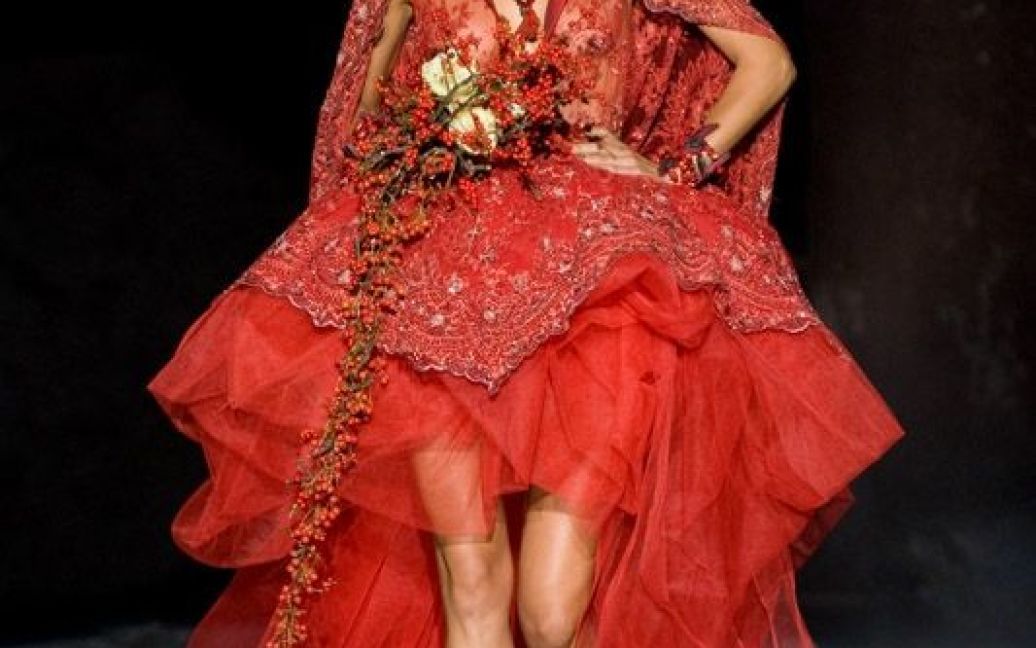 Айсіна втілила драматичну історію "відродження з попелу" / © fashionweek.com.ua
