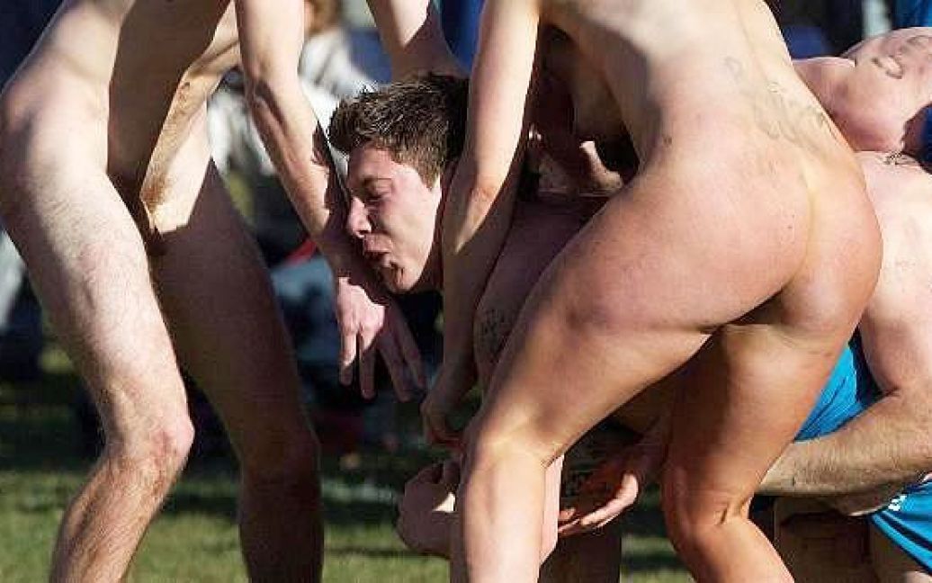 У новозеландському місті Данідін відбувся "голий матч" з регбі між командами "Fijian Invitational" та "Nude Blacks" / © 