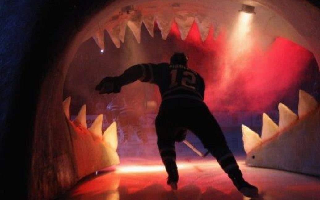 США, Сан-Хосе, штат Каліфорнія. Гравець "Сан-Хосе Шаркс" Патрік Марло виїжджає на лід перед грою з "Лос-Анджелес Кінгз". / © AFP