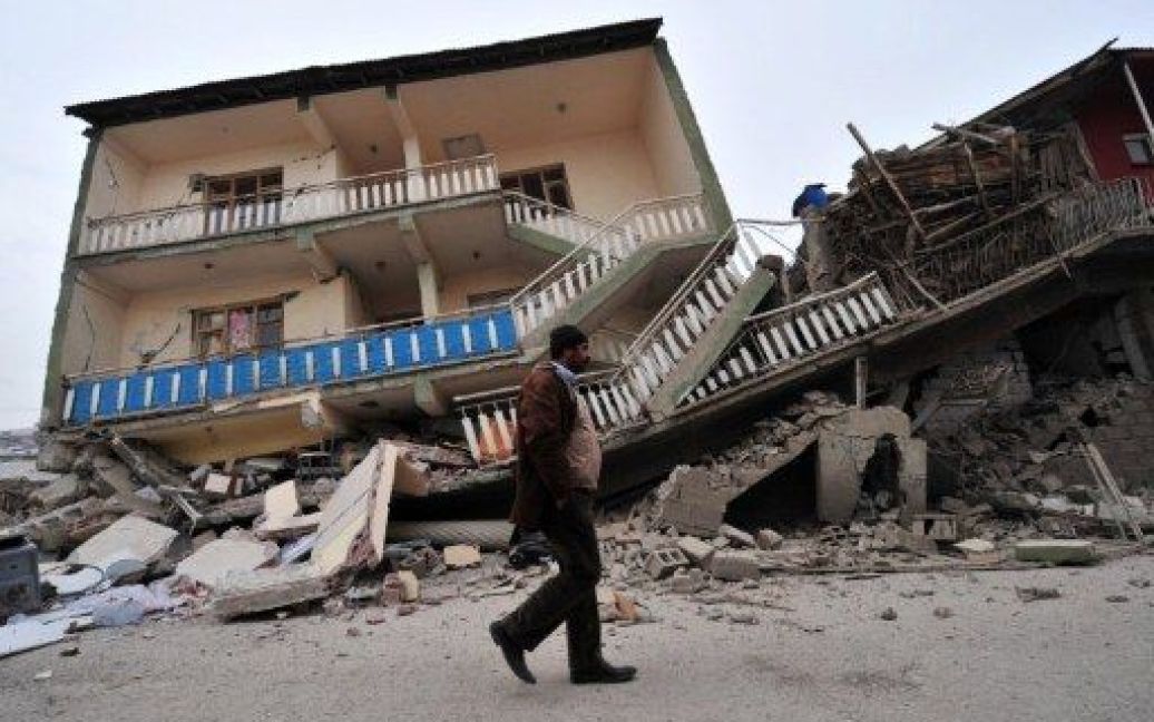 Внаслідок землетрусу обвалилися десятки будівель / © AFP
