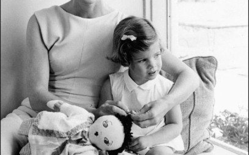Жаклин Кеннеди после смерти мужа стала закрытым человеком / © AFP