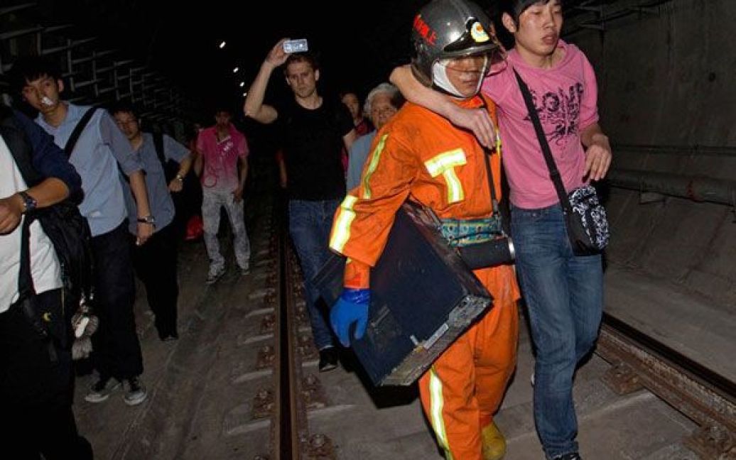 У зіткненні двох потягів в шанхайському метро постраждали більше 260 людей. / © 