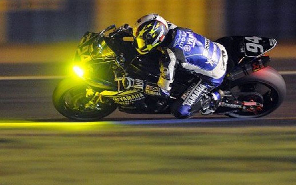 Франція, Ле-Ман. Французький гонщик Кенні Форей на мотоциклі Yamaha бере участь у кваліфікаційній сесії 24-годинної гонки на витривалість Le Mans. / © AFP