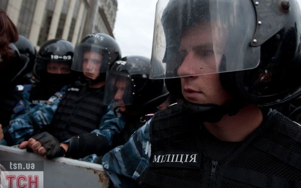 До правоохоронних органів прибуває підкріплення, міліція перекрила прохід до Хрещатика. / © Євген Малолєтка/ТСН.ua