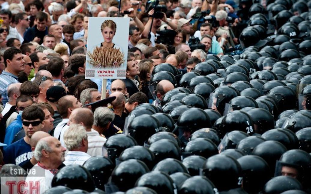 У різних місцях виникають сутички між опозицією та міліціонерами. / © Євген Малолєтка/ТСН.ua