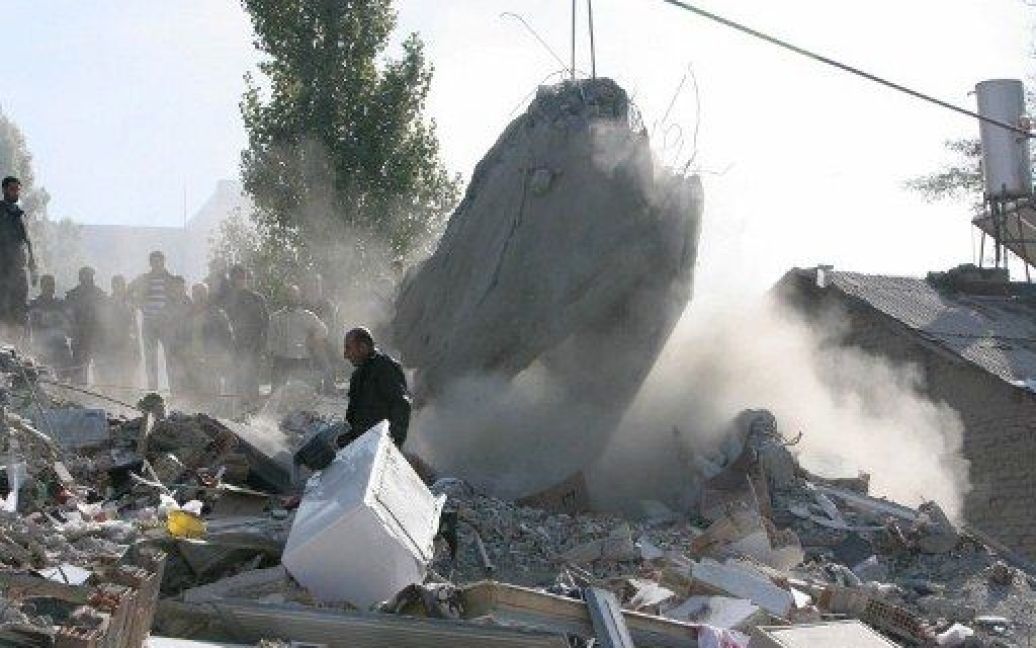 В Туреччині стався потужний землетрус, в результаті якого загинули сотні людей. / © AFP