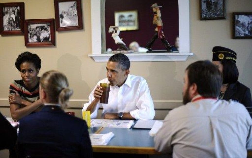Президент США Барак Обама з дружиною Мішель відвідали Хемптон / © AFP