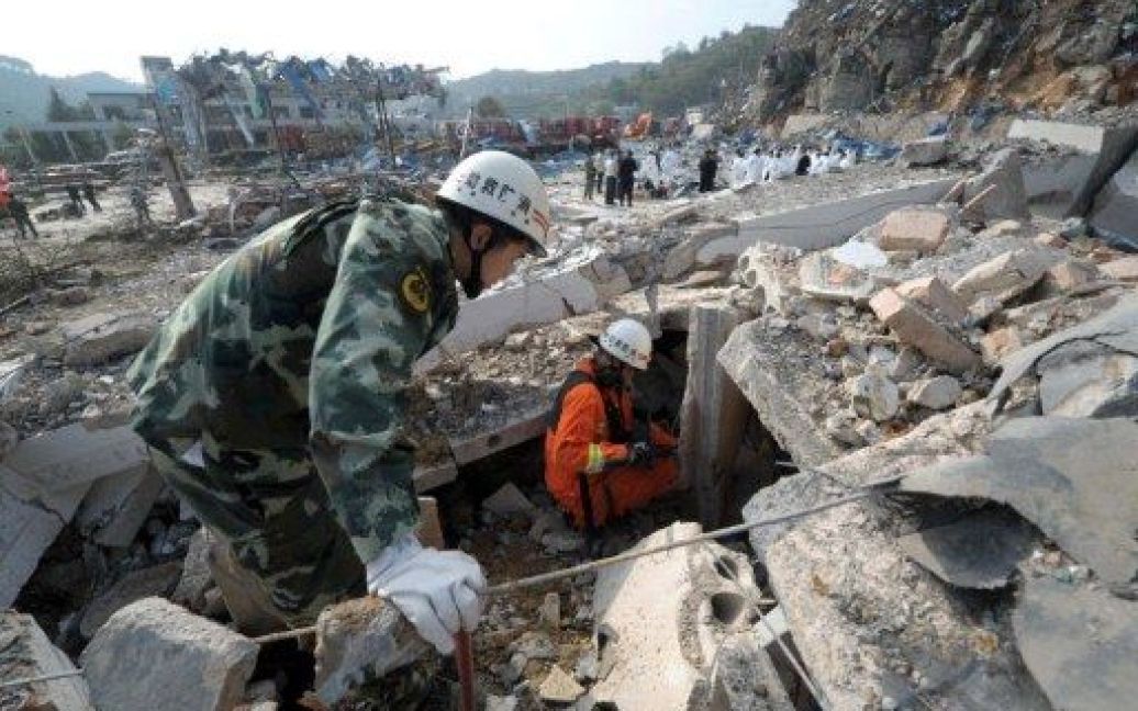 В результаті потужного вибуху, який стався на АЗС у Китаї, щонайменше чотири людини загинули, понад 100 отримали поранення. / © AFP