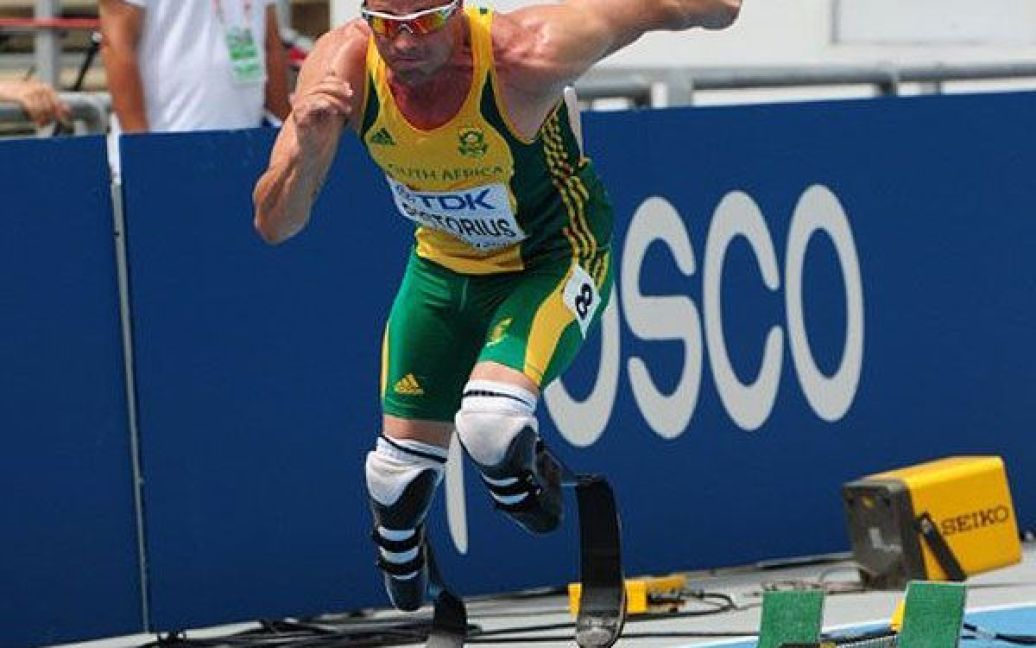 Оскар Пісторіус, спринтер з ампутованими ногами, виступає на Чемпіонаті світу з легкої атлетики / © AFP