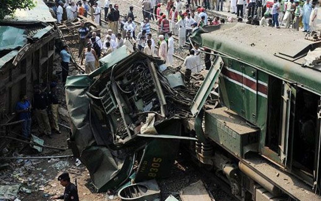 Пакистан, Лахор. Щонайменше дві людини були вбиті і 17 отримали поранення під час зіткнення двох потягів у східному пакистанському місті Лахор. / © AFP