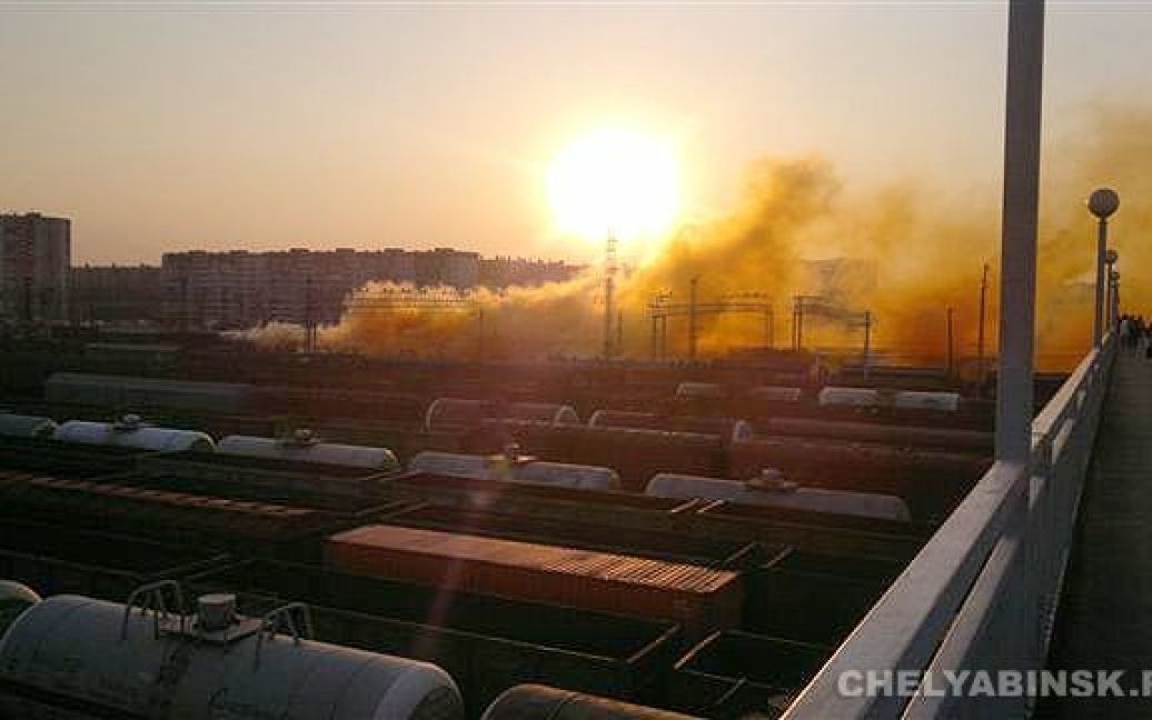 На вокзалі в Челябінську розбилися ємності з отруйним бромом. Жовта хмара накрила місто, близько 100 людей постраждали. / © Chelyabinsk.ru