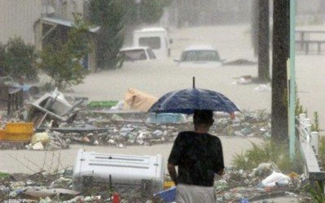 Понад 400 тисяч людей були евакуйовані в японській префектурі Айті, на яку насувається потужний тайфун Роке. / © AFP