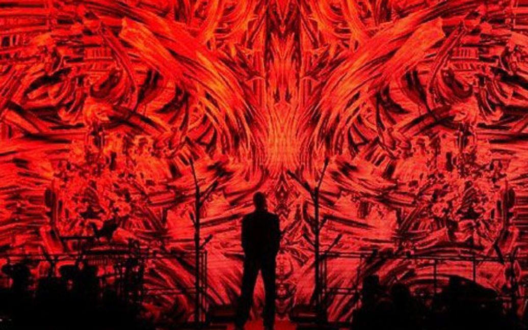Німеччина, Берлін. Співак Джордж Майкл виступає в Берліні на арені O2 Arena під час презентації свого нового європейського турне "Symphonica". / © AFP