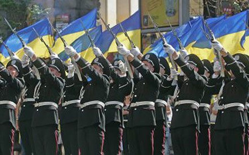 Урочиста церемонія підняття Державного Прапора України відбулась біля столичної мерії. / © УНІАН