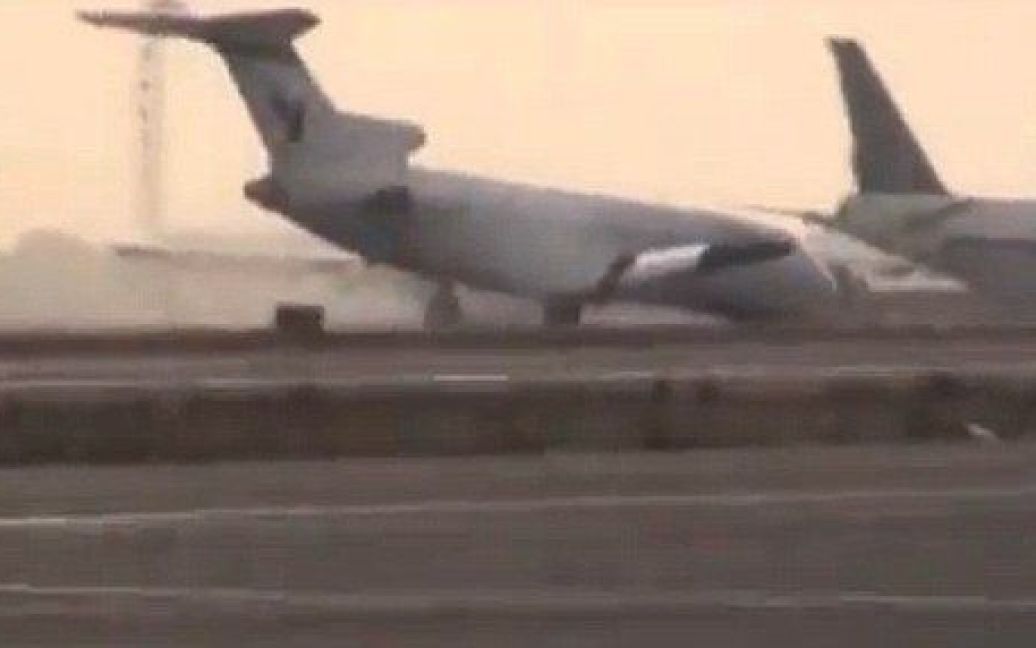 Кадри з відеозапису посадки літака в Тегерані / © 