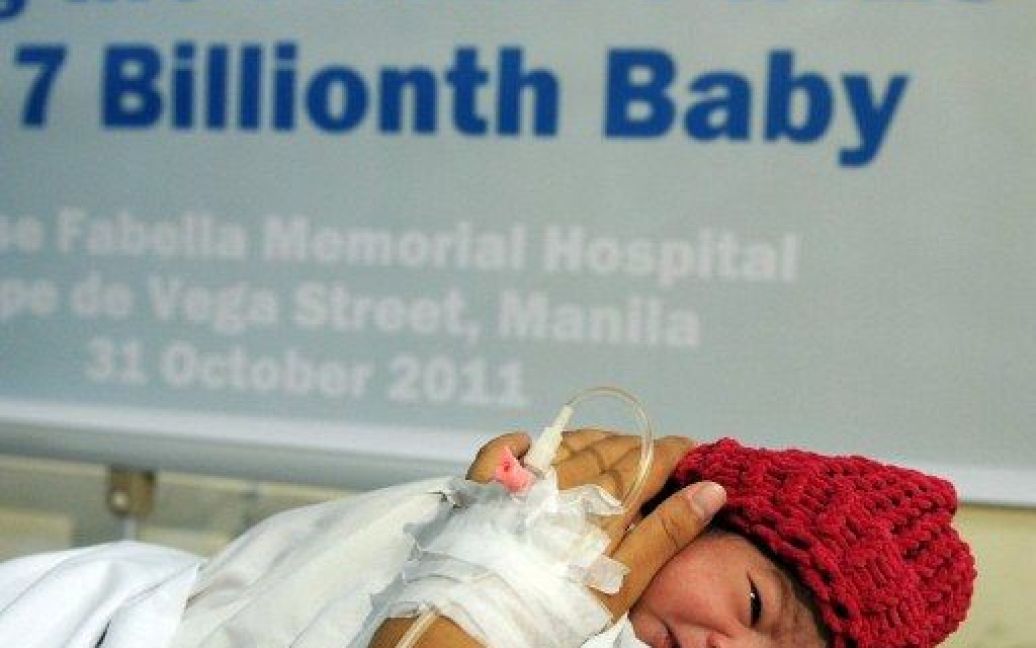 Філіппіни, Маніла. Філіппінку Даніку Mae Камачо, яка народилась у державному пологовому будинку в Манілі, вважають символічною 7-мільярдною людиною. / © AFP