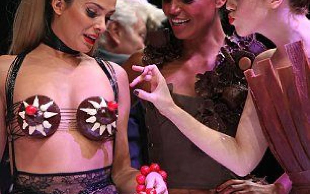 Показ шоколадної моди на Ярмарку шоколаду в Парижі / © Daily Mail