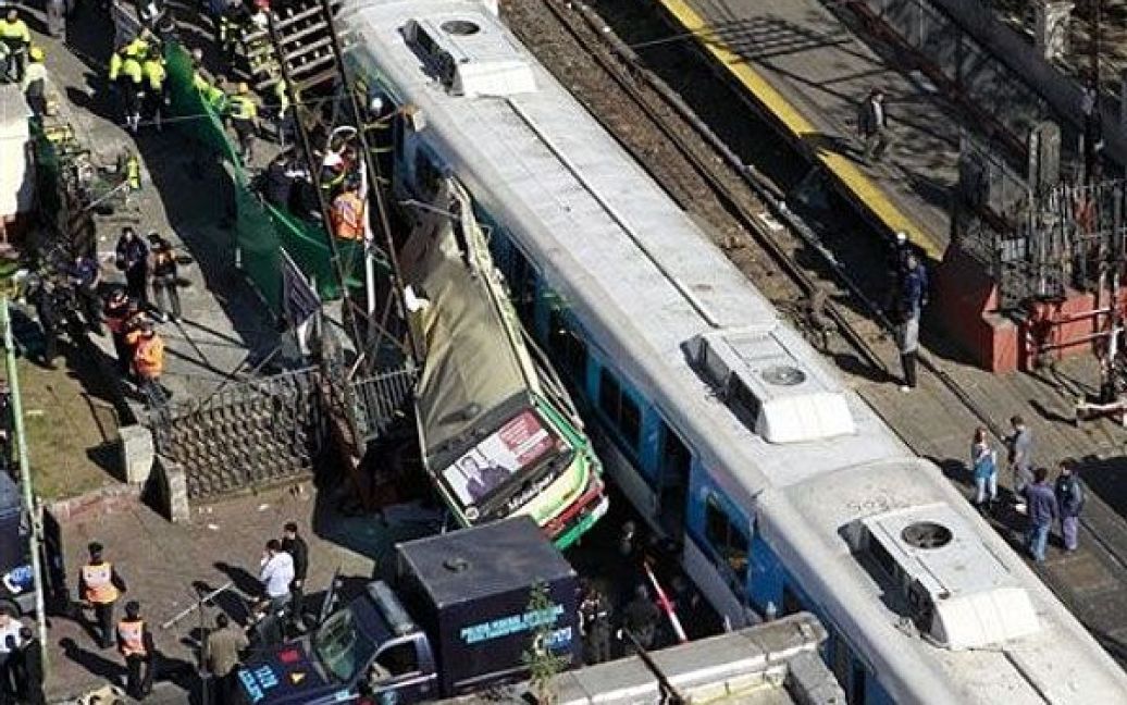 У зіткненні двох потягів і автобуса в Буенос-Айресі загинули більше 10 людей, більше 200 - отримали поранення / © daylife.com