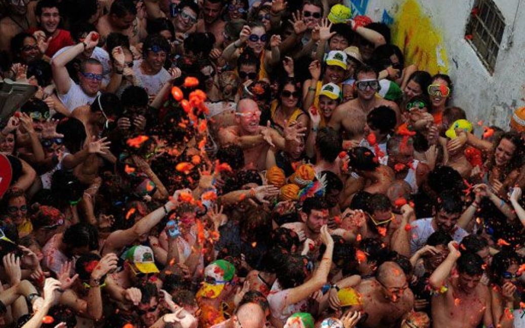 В іспанському місті Буньоль провели щорічне яскраве помідорне свято &mdash; фестиваль "Томатіна". / © Getty Images/Fotobank