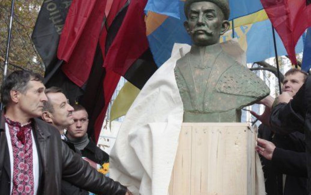 В Києві провели символічне відкриття пам&rsquo;ятника гетьману Івану Мазепі. / © УНІАН
