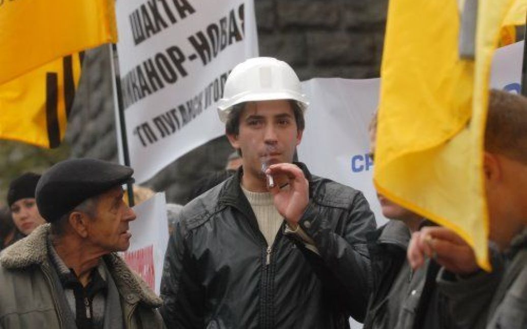 Шахтарі з Луганської області провели в Києві акцію протесту проти свавілля "вугільної мафії" / © УНІАН