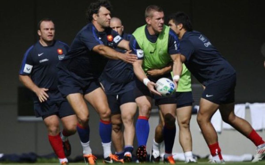 Франція, Париж. Тренування національної збірної Франції з регбі у рамках підготовки до Чемпіонату Світу-2011, який відбудеться у Новій Зеландії. / © AFP