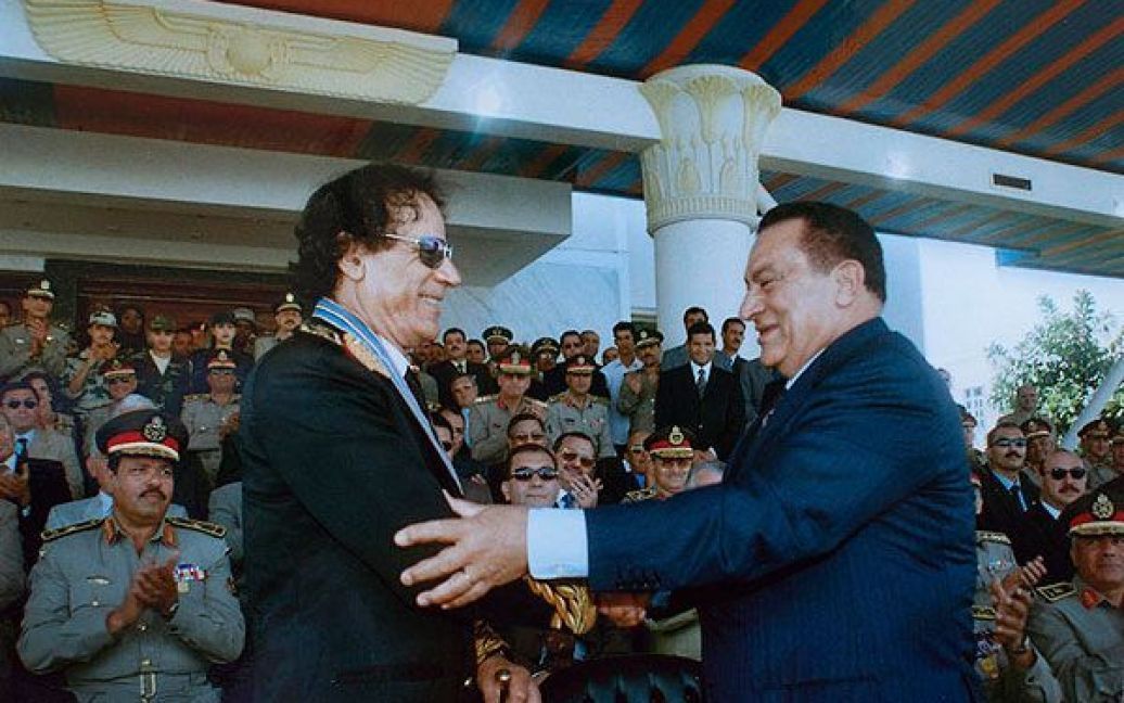 Муаммар Каддафі з колишнім президентом Єгипту Хосні Мубараком. / © The New York Times