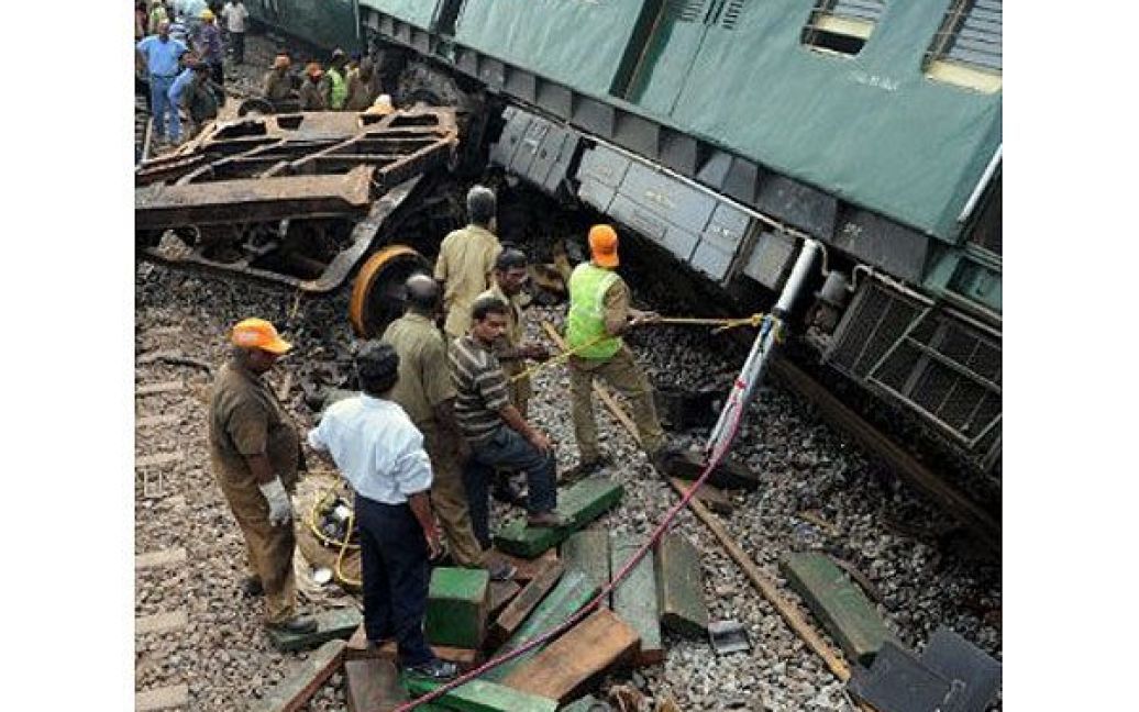 В результаті зіткнення двох пасажирських потягів на півдні Індії, загинули 9 людей, більше 80 отримали поранення / © AFP