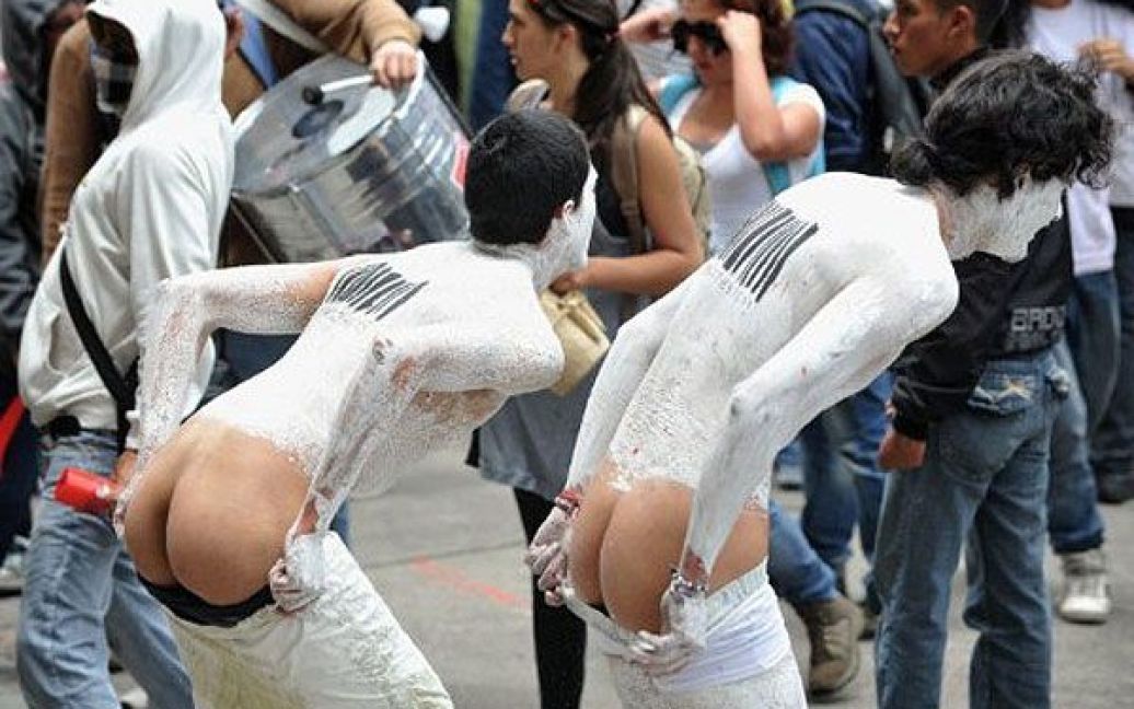 Марші студентів на захист державної освіти в Колумбії закінчились масовими сутичками з поліцією / © AFP