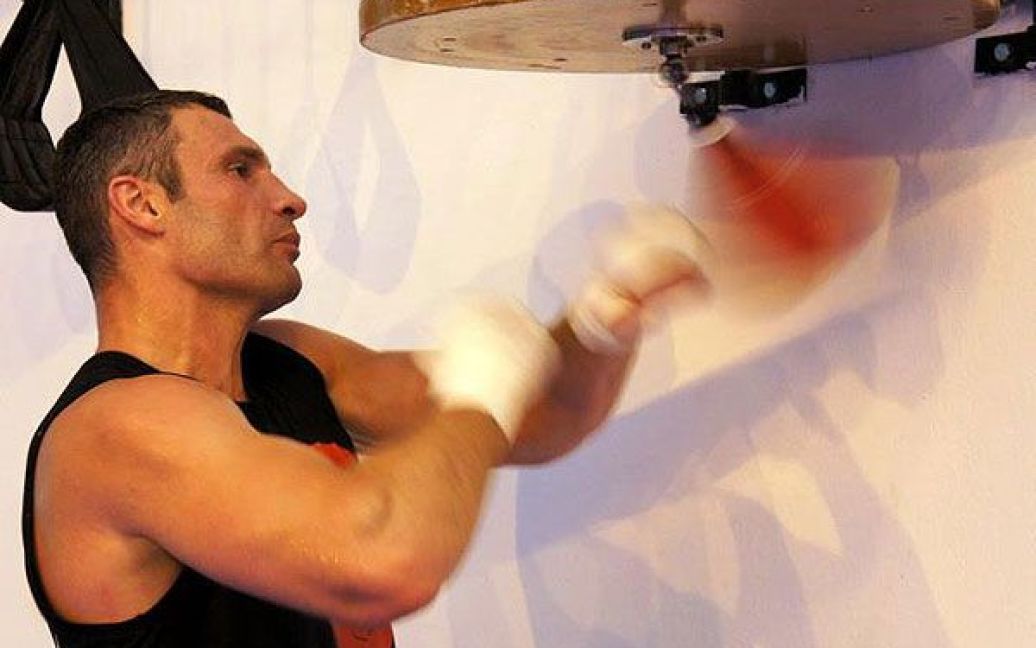 Чемпіон світу з боксу за версією WBC Віталій Кличко готується до бою з Томашом Адамеком, який відбудеться 10 вересня у Вроцлаві. / © Klitschko / Facebook
