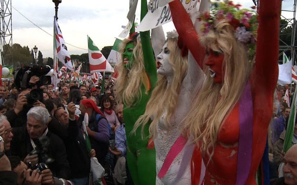 Активістки руху FEMEN провели в Римі акцію протесту "В ім&#039;я італійського народу" проти прем&#039;єра Італії Сільвіо Берлусконі. / © Жіночий рух FEMEN
