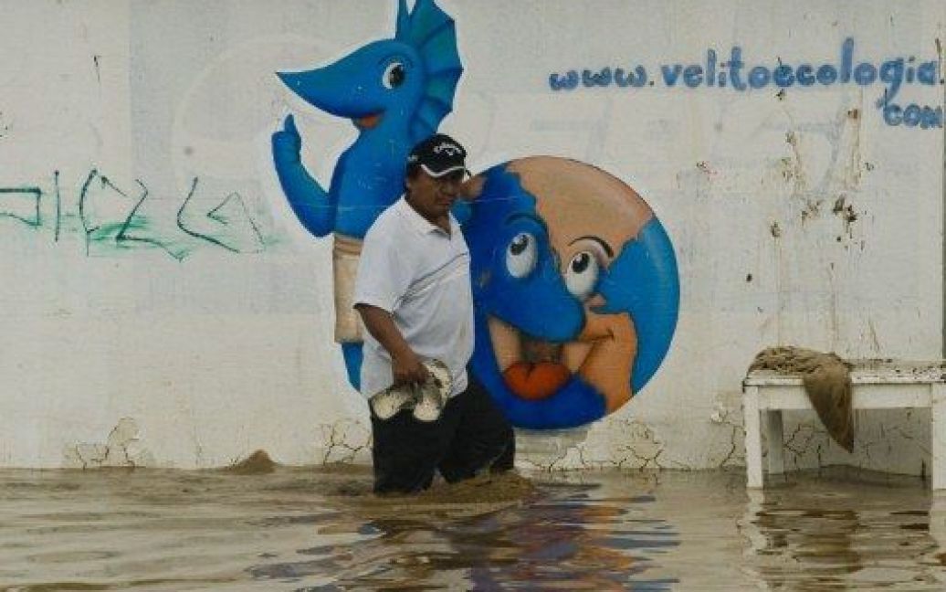 Над Мексикою пронісся ураган "Джові". / © AFP