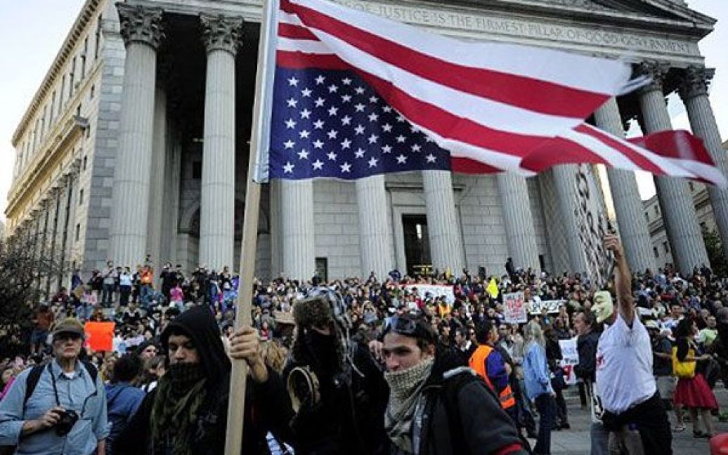 США, Нью-Йорк. Акція протесту "Окупуй Уолл-стріт" триває в Нью-Йорку. Демонстранти протестують проти банків, високого рівня безробіття та "фінансового тероризму". / © AFP