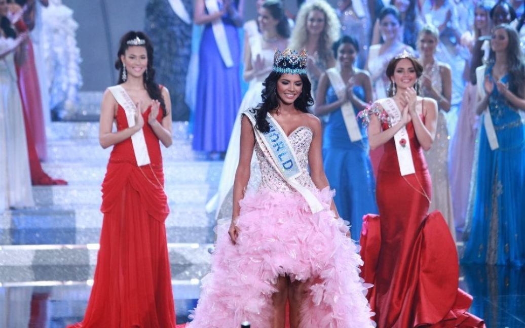 У конкурсі краси "Міс світу 2011" перемогла 21-річна красуня з Венесуели Івіан Лунасоль Саркос Кольменарес / © facebook.com/MissWorld