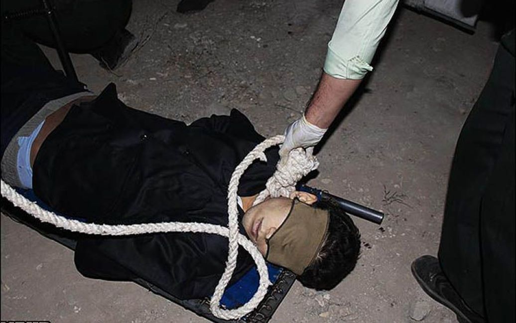 В Ірані був публічно страчений Аліреза Молласолтані, визнаний винним у вбивстві Рухолла Дадаши, володара титулу "Найсильніша людина Ірану". / © bigpicture.ru