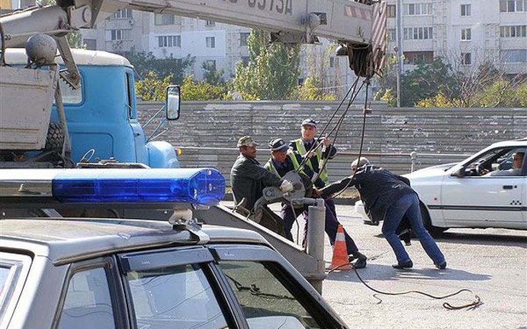 У Севастополі стріла крана впала на дах маршрутки / © sevnews.info
