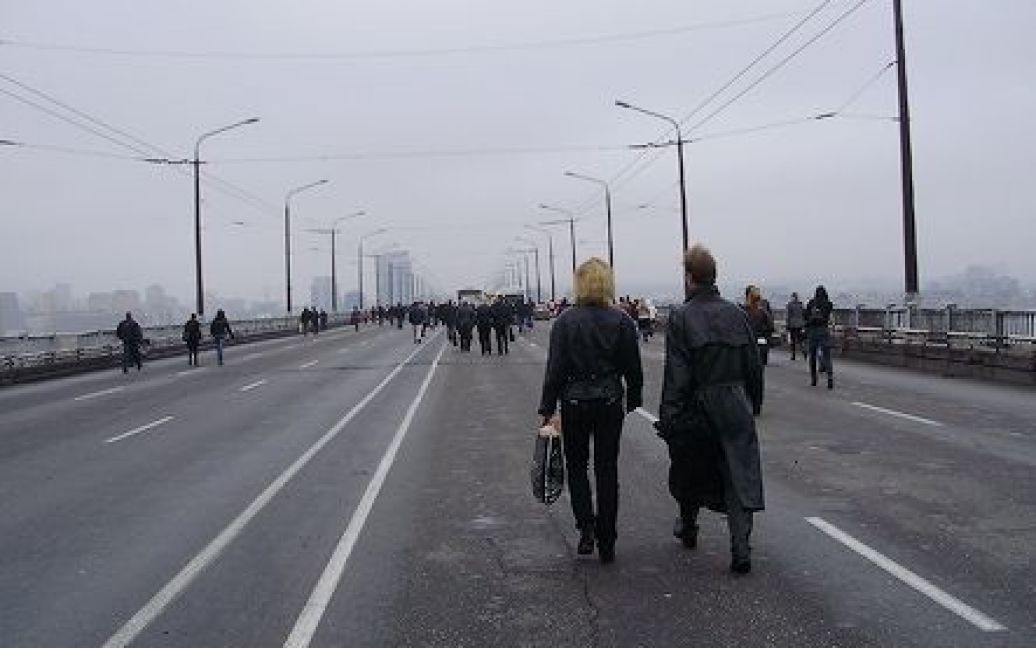 19 жовтня на Центральному мосту міста Дніпропетровськ сталося масштабне ДТП / © ИА "Мост-Днепр"