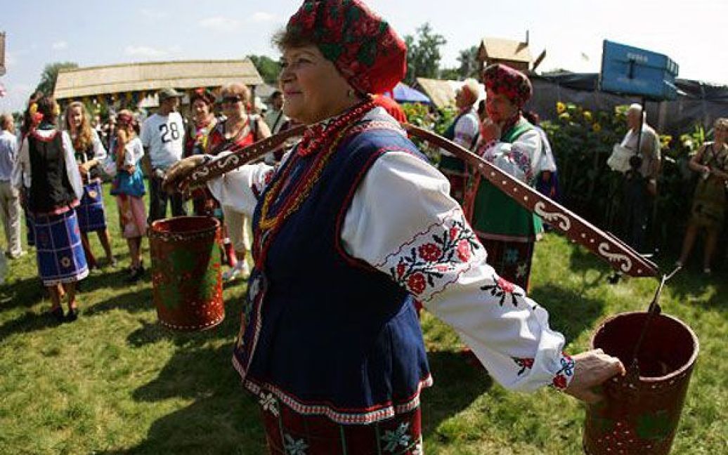 У Великих Сорочинцях на Полтавщині розпочався національний Сорочинський ярмарок-2011 / © УНІАН