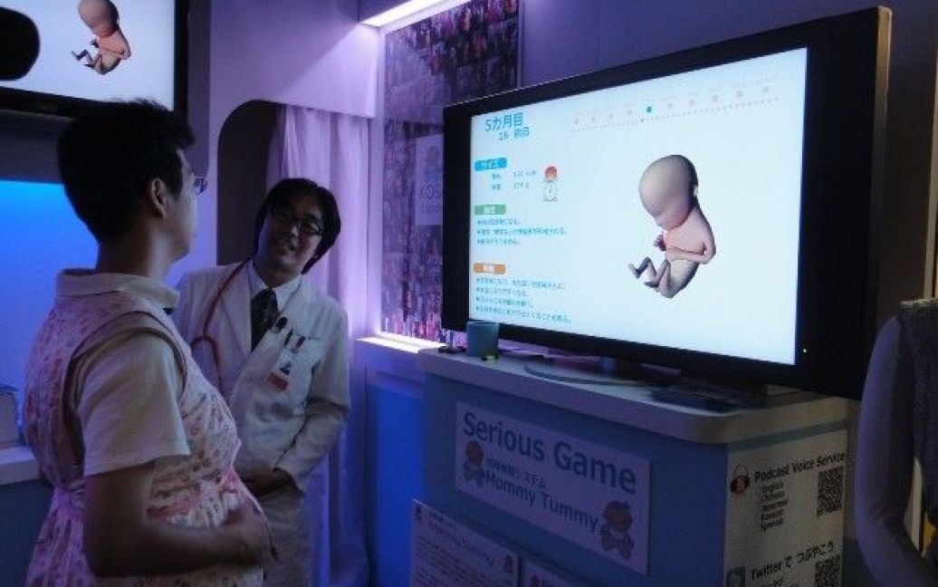 Японські винахідники створили симулятор вагітності, який на собі можуть випробувати не тільки жінки, а й чоловіки. / © DIgInfo TV